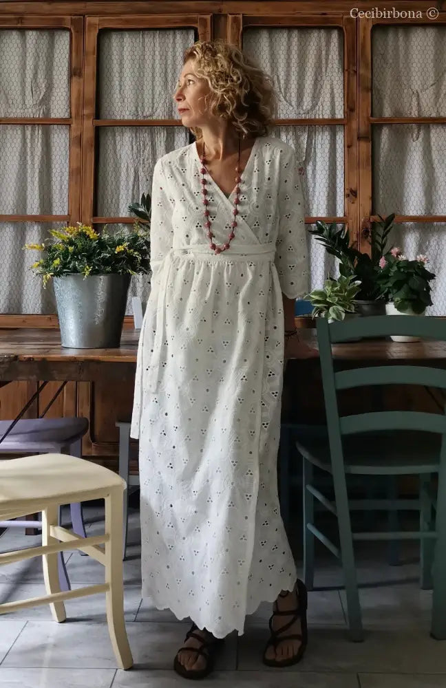 Abito incrociato in sangallo di cotone con maniche (Ref. 140) abito donna