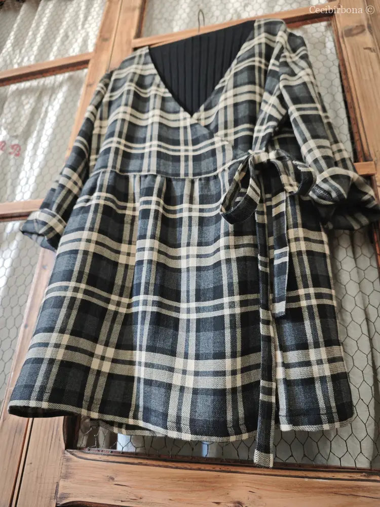 Camicia incrociata in lana tartan nera grigia e beige camicia donna