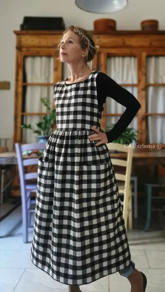 Grembiule a quadri neri e panna Grembiule donna moderno