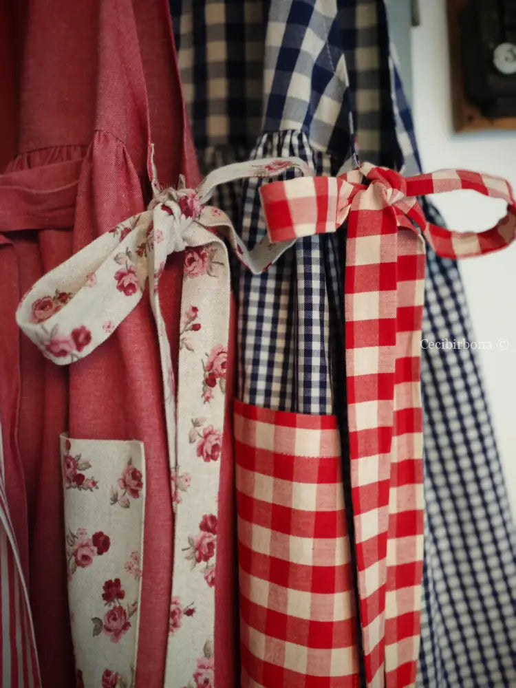 Grembiule in cotone a quadri blu e rossi (Ref. 392) grembiule donna tessuti moderni