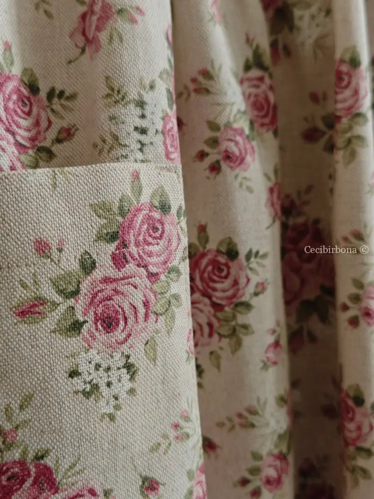 Grembiule in cotone con rose e fiorellini bianchi (Ref. 309) grembiule donna tessuti moderni