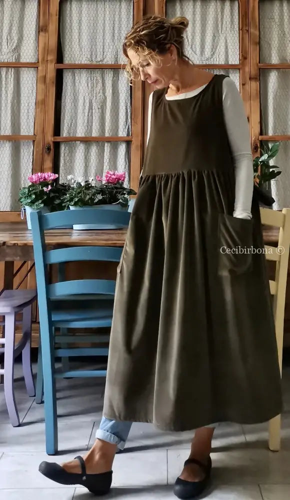 Grembiule in velluto millerighe verde muschio (Ref. 61) grembiule donna tessuti moderni