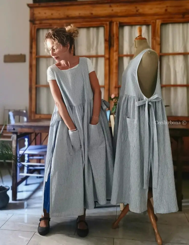 Grembiule per donna a righe celesti e bianche (Ref. 520) - grembiule donna tessuti moderni