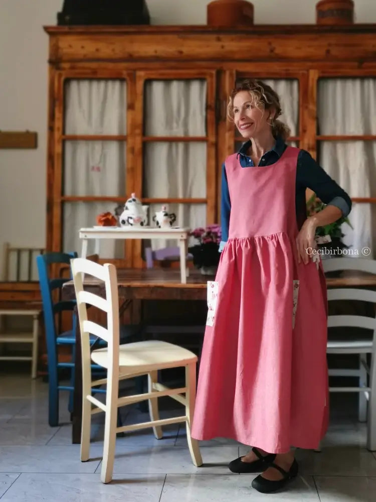 Grembiule rosso ciliegia con roselline (Ref. 391) grembiule donna tessuti moderni