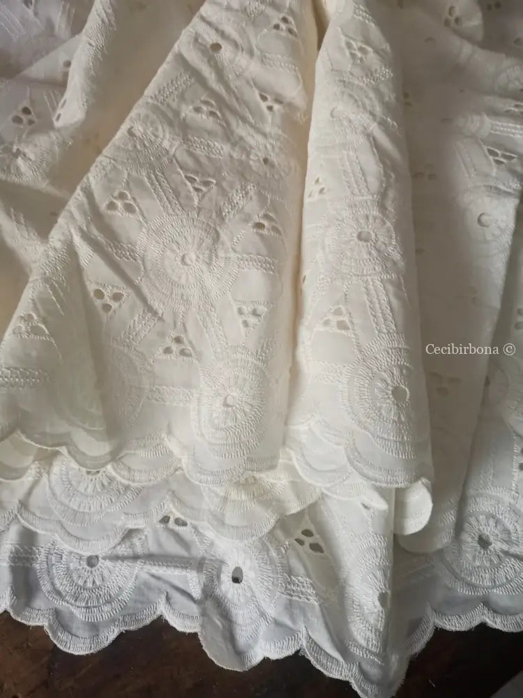 Riservato per Michela Abito incrociato in sangallo di cotone con maniche abito donna