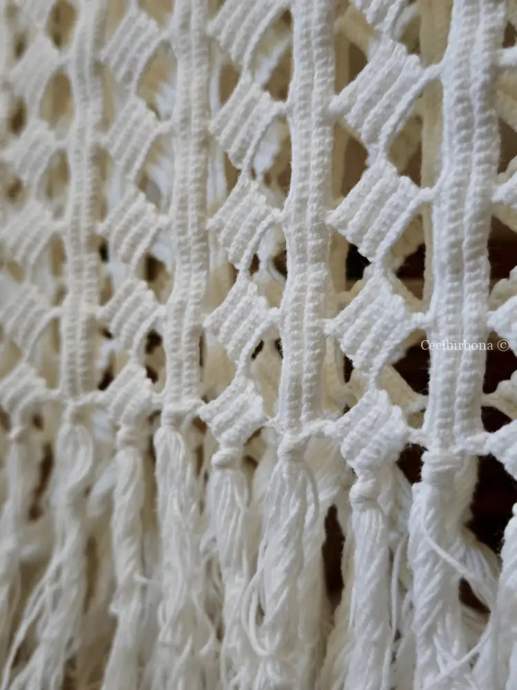 Telo in lino con alte balze all’uncinetto e monogramma BP biancheria antica per la casa