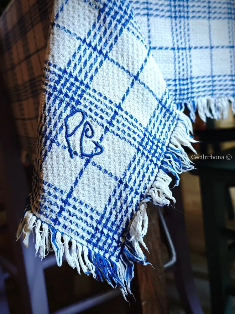 Tovaglia cifrata blu e panna con sei tovaglioli Tovaglia vintage