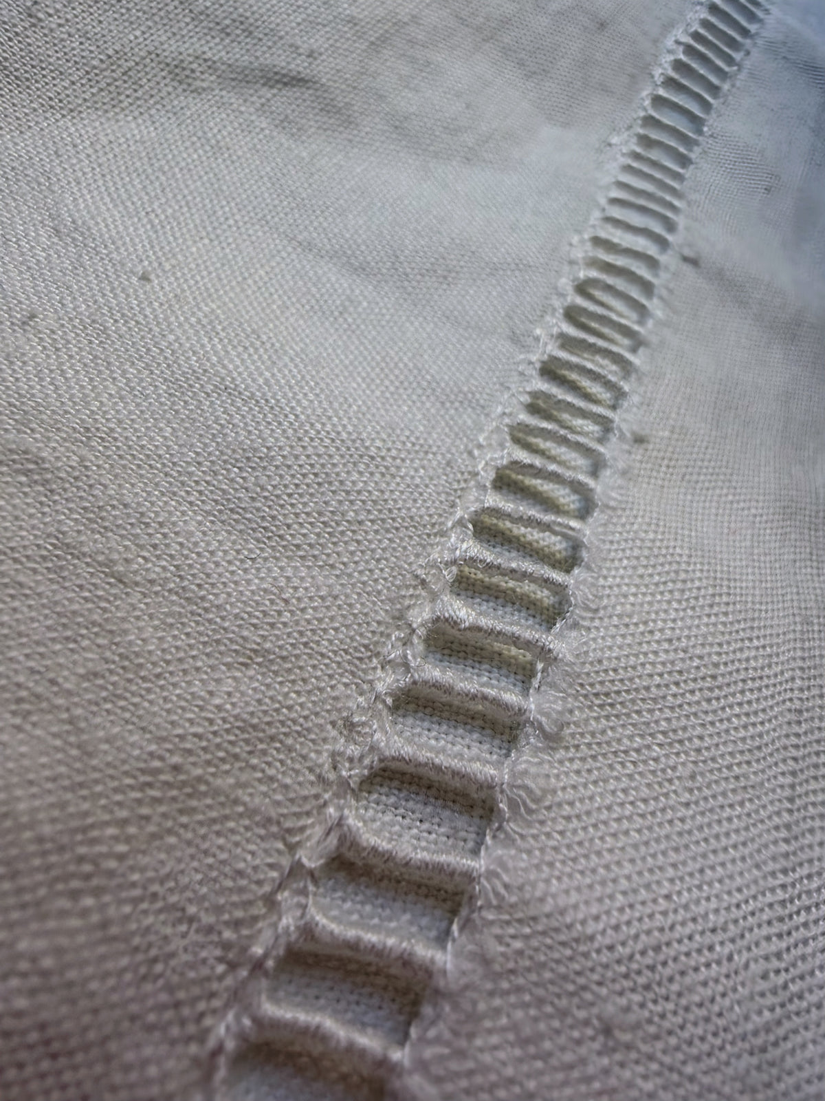 Grembiule con monogramma azzurro GL e sfilatura (Ref. 536)