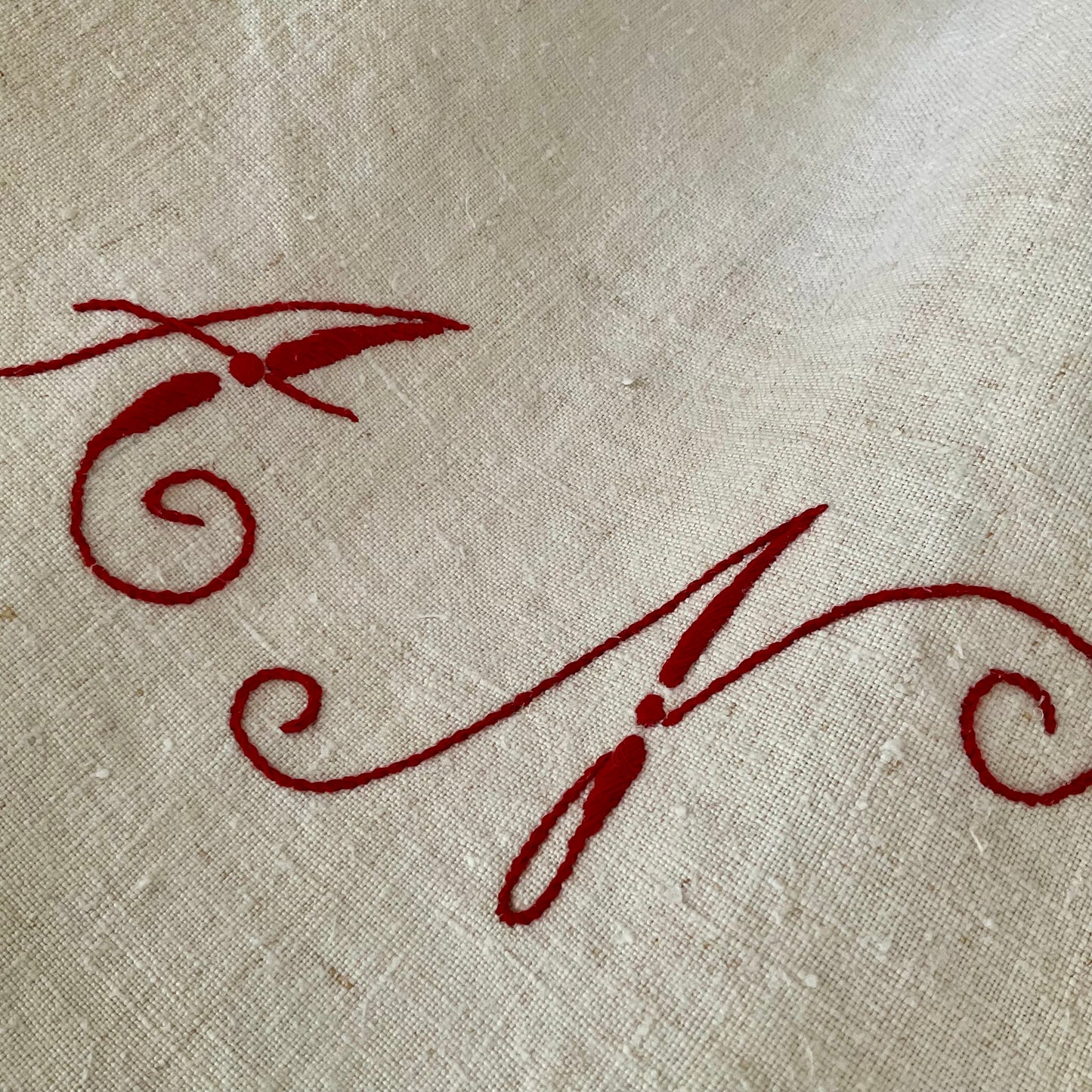 Grembiule in lino con monogramma rosso AN (Ref. 160)