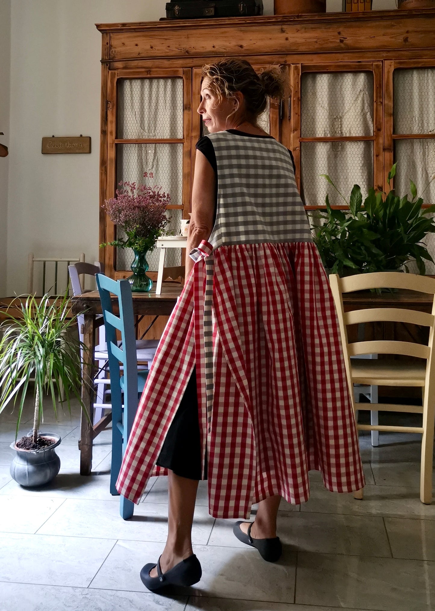 Grembiule patchwork a quadri rossi e grigi (Ref. 531)