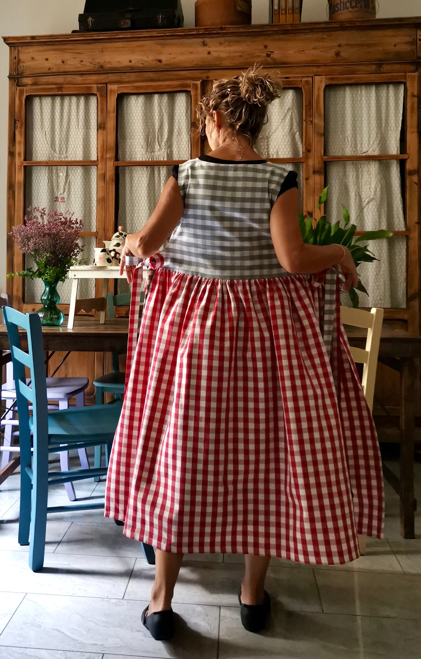 Grembiule patchwork a quadri rossi e grigi (Ref. 531)