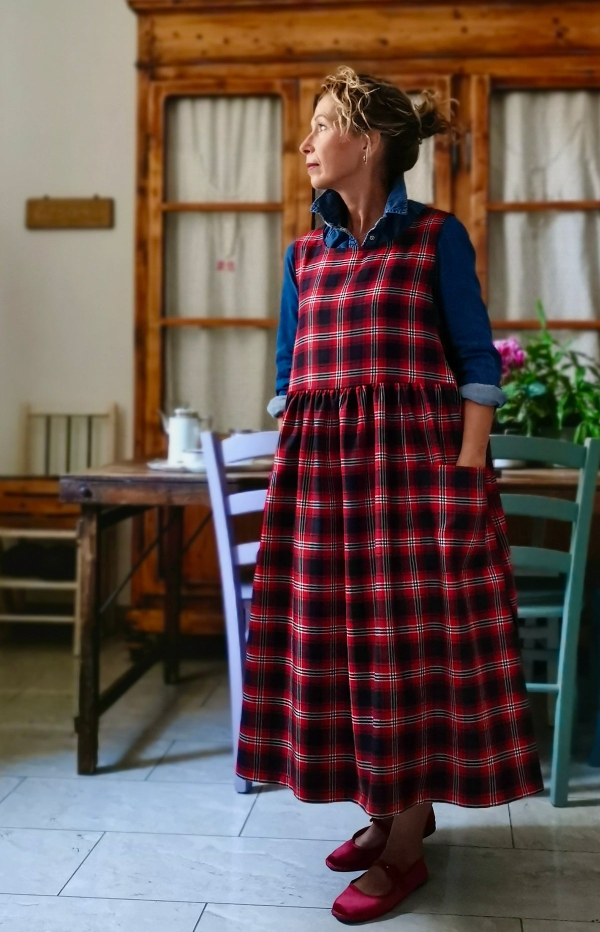 Grembiule in pura lana tartan rossa e blu (Ref. 548)