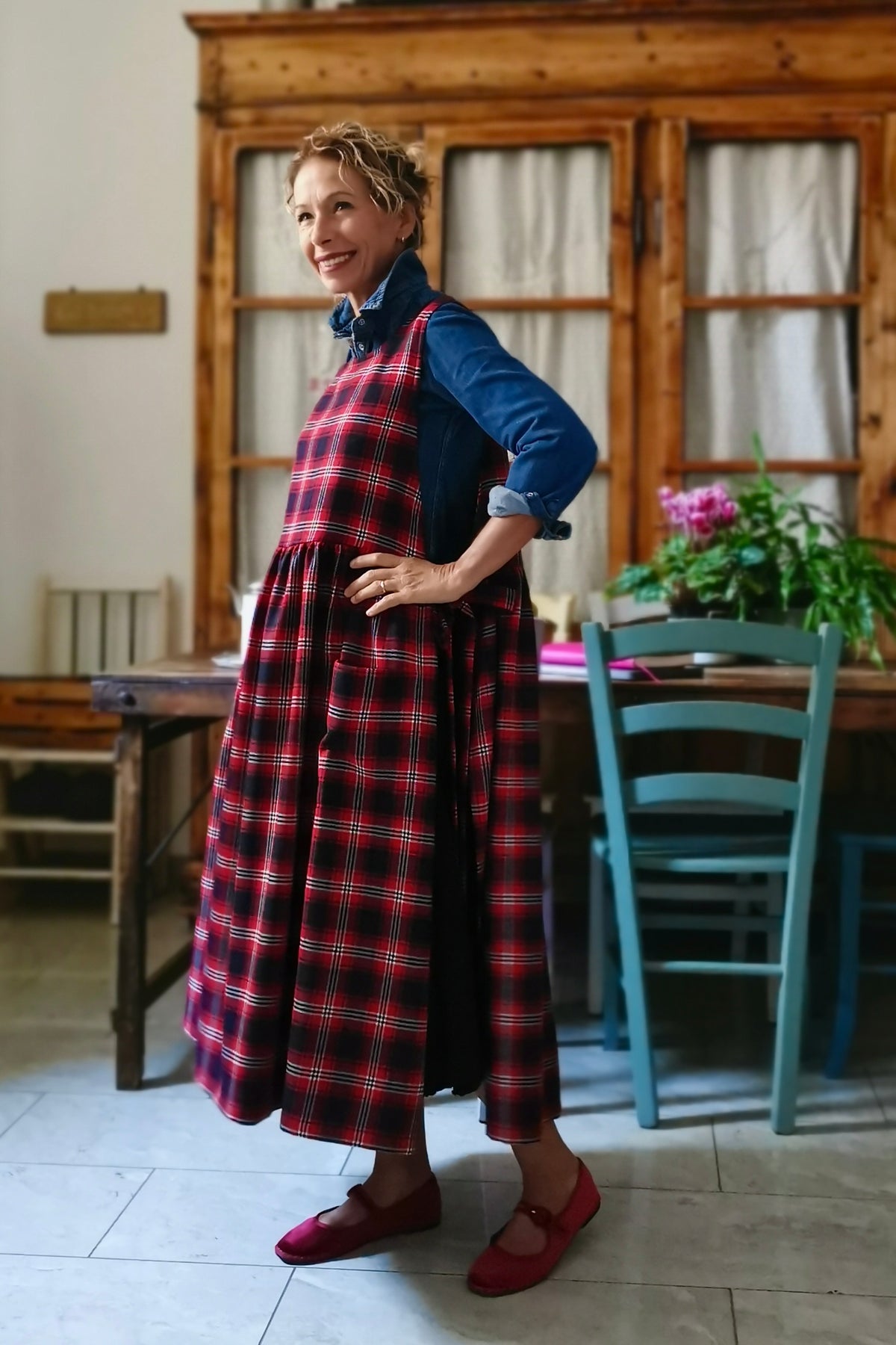Grembiule in pura lana tartan rossa e blu (Ref. 548)