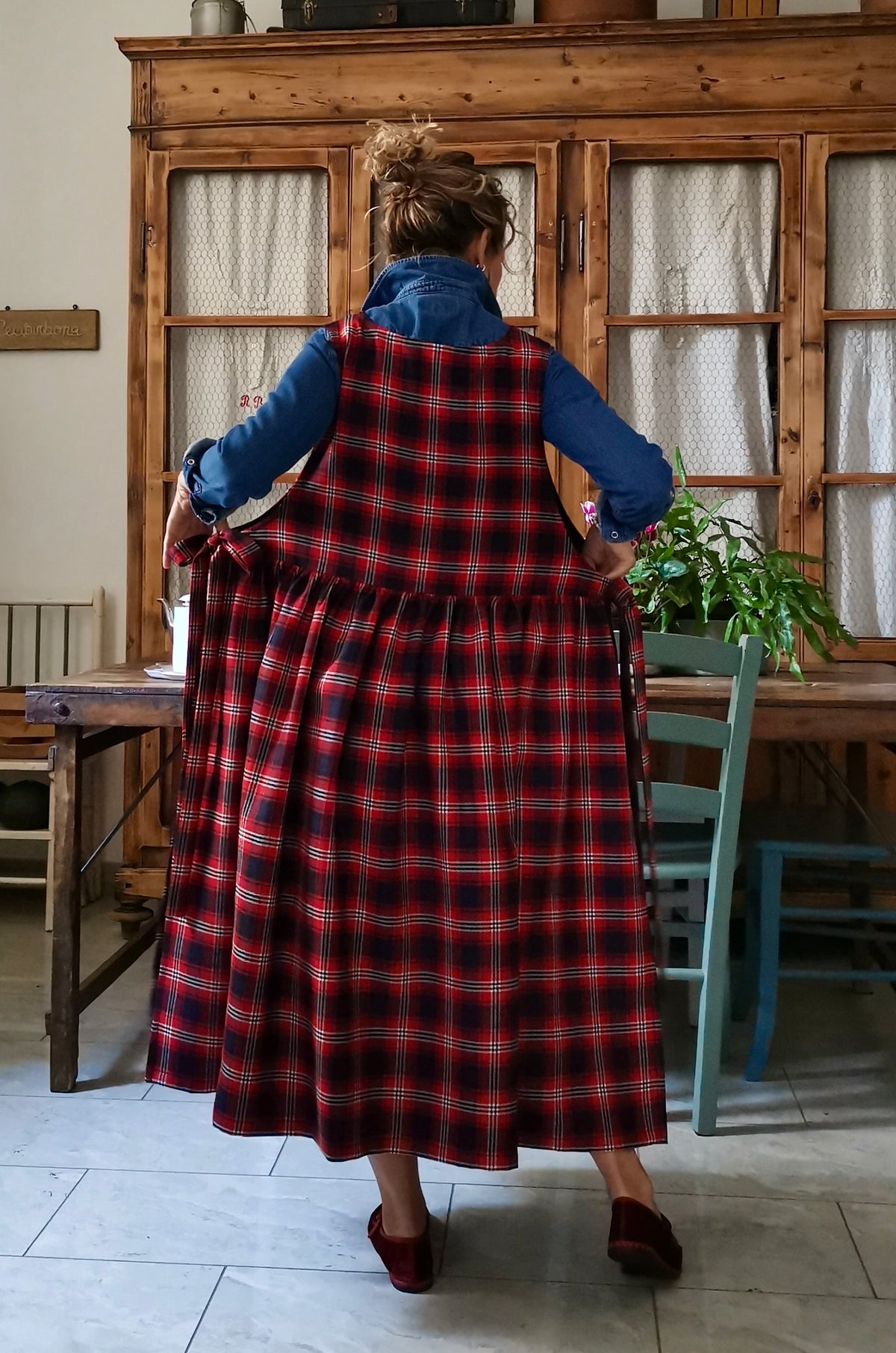 Grembiule in pura lana tartan rossa e blu (Ref. 548)