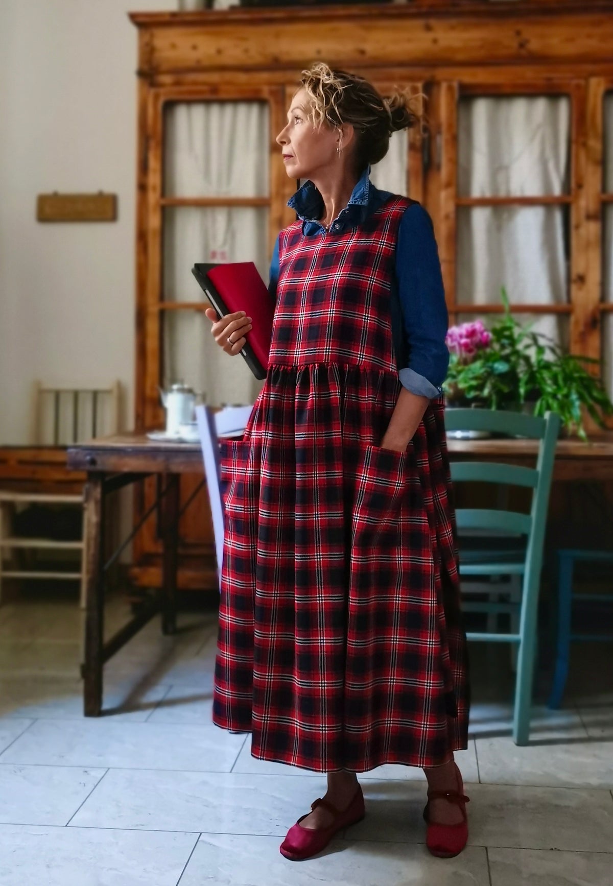 Grembiule in pura lana tartan rossa e blu (Ref. 548)