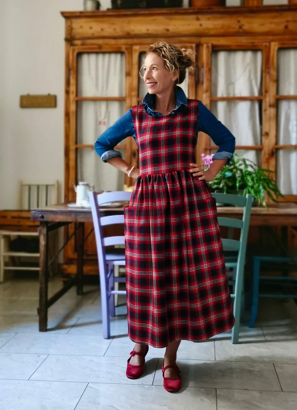 Grembiule in pura lana tartan rossa e blu (Ref. 548)