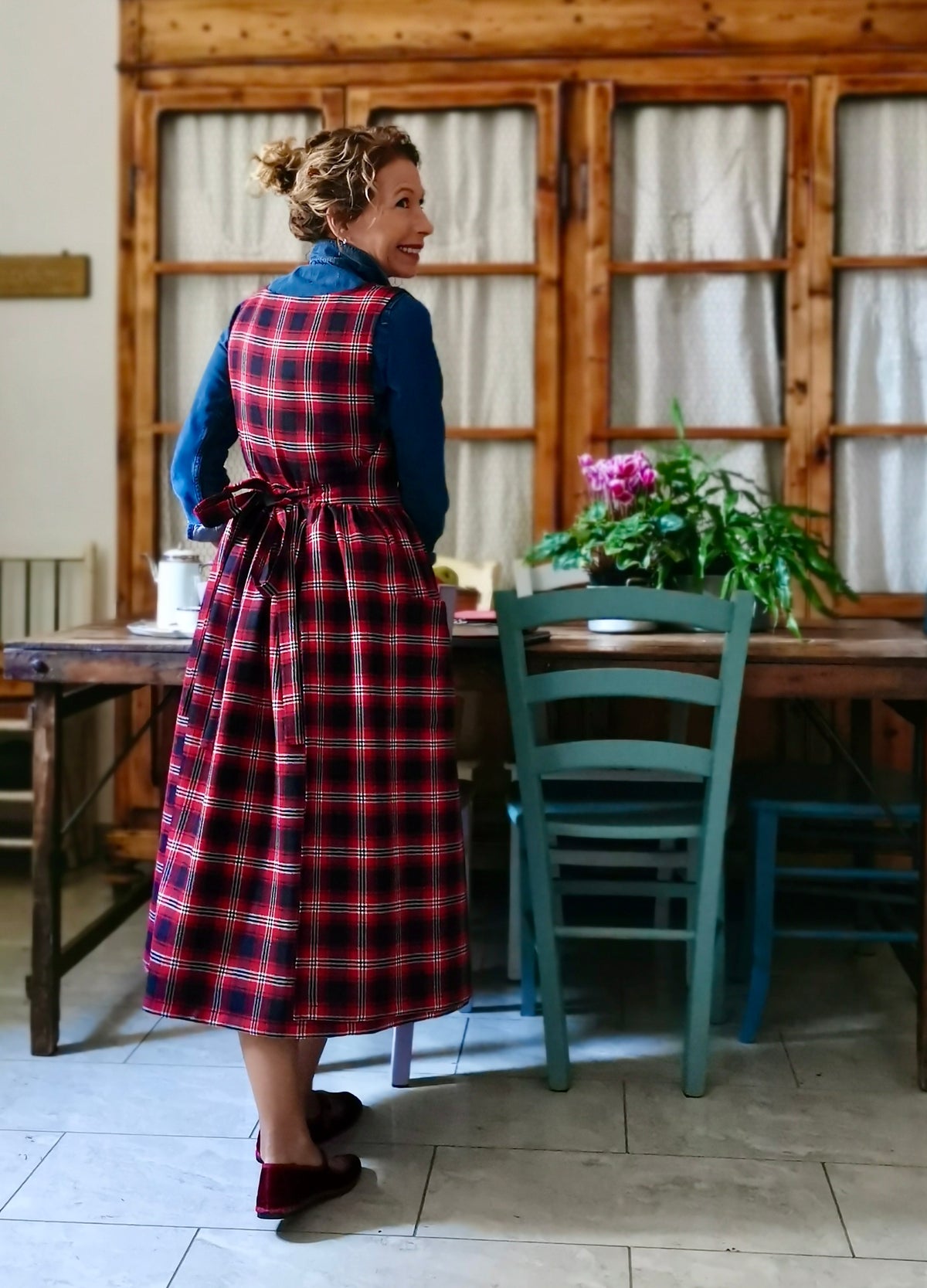 Grembiule in pura lana tartan rossa e blu (Ref. 548)