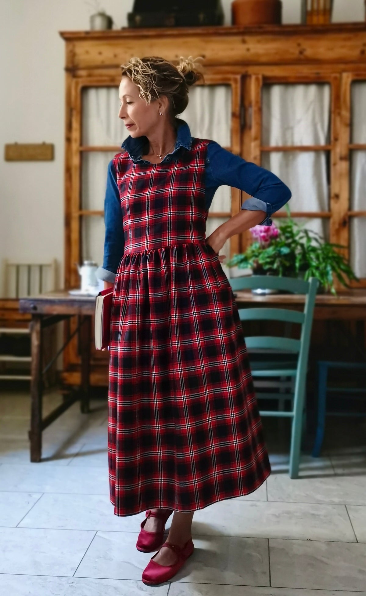 Grembiule in pura lana tartan rossa e blu (Ref. 548)