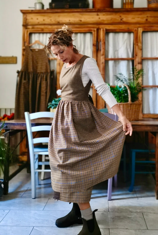 Grembiule in lana patchwork tartan sui toni del marrone (Ref. 558)