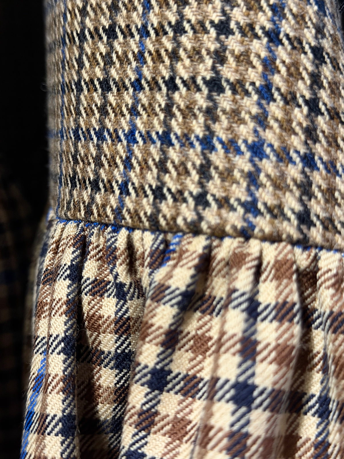 Grembiule in lana patchwork tartan sui toni del marrone (Ref. 558)