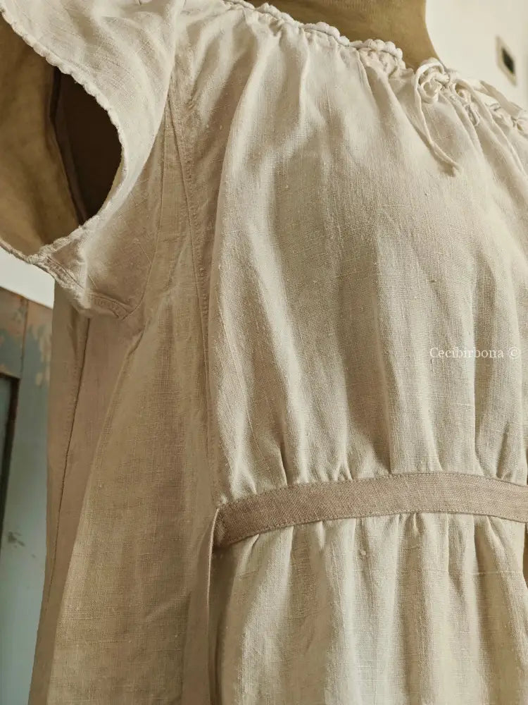 Abito antico con monogramma EF (Ref. 422) Abito antico