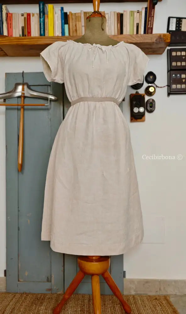 Abito antico con monogramma EF (Ref. 422) Abito antico