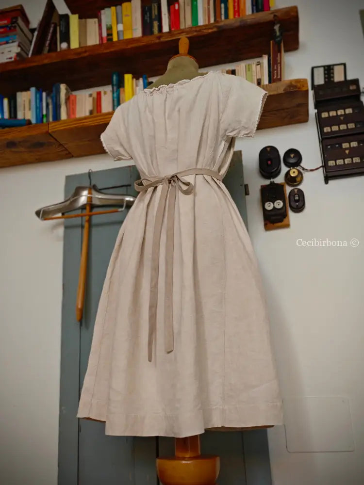 Abito antico con monogramma EF (Ref. 422) Abito antico