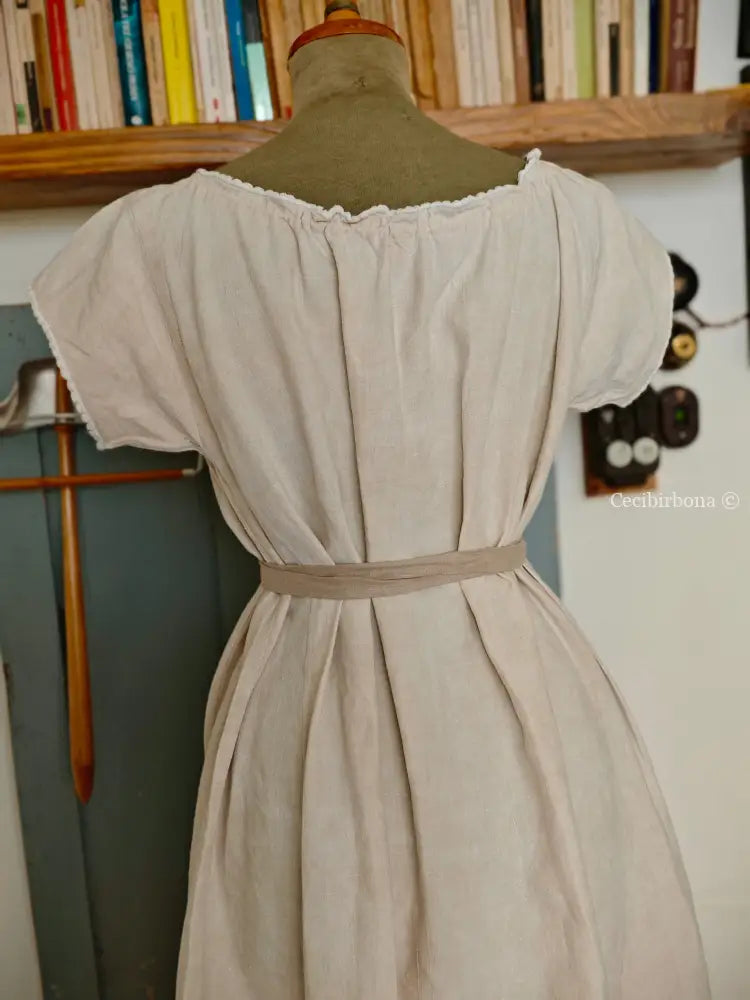 Abito antico con monogramma EF (Ref. 422) Abito antico