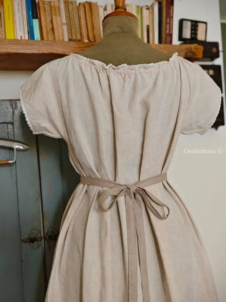 Abito antico con monogramma EF (Ref. 422) Abito antico