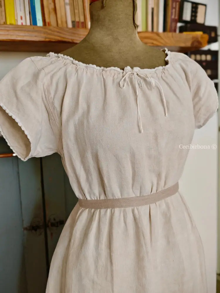 Abito antico con monogramma EF (Ref. 422) Abito antico