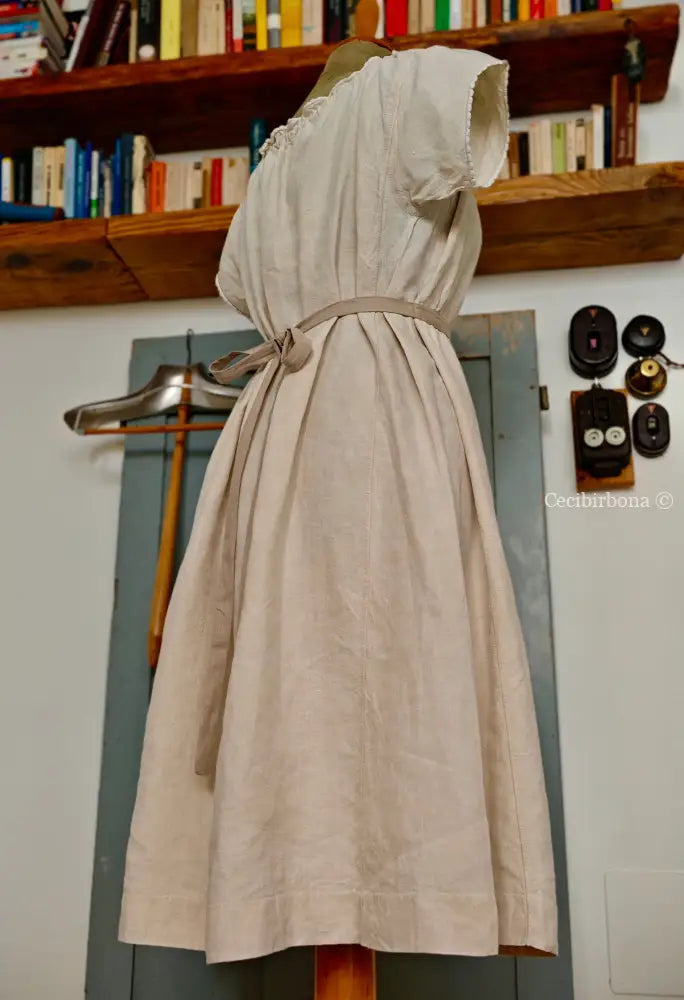 Abito antico con monogramma EF (Ref. 422) Abito antico