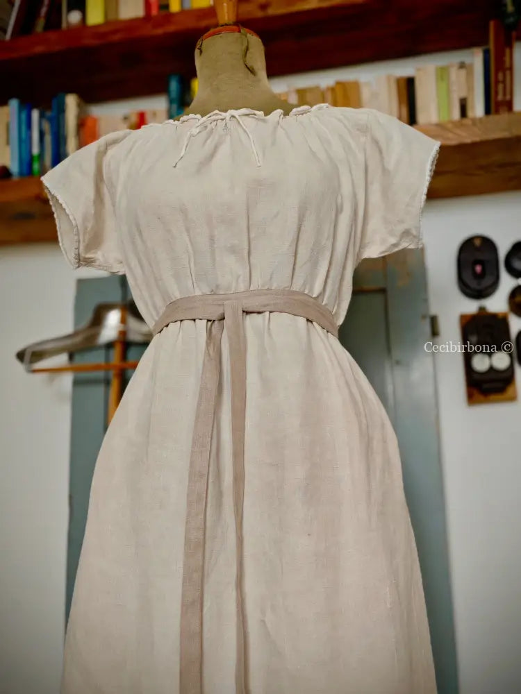 Abito antico con monogramma EF (Ref. 422) Abito antico