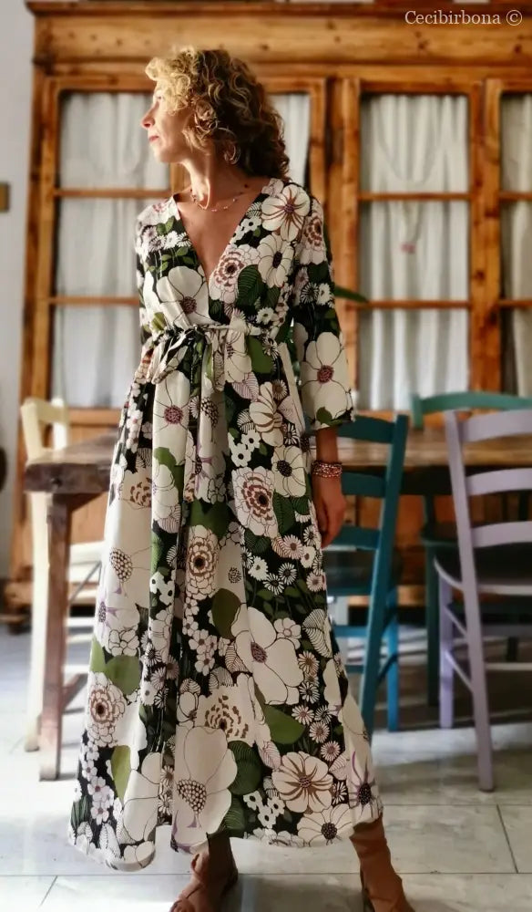 Abito con maniche in tessuto a fiori (Ref. 122) abito donna