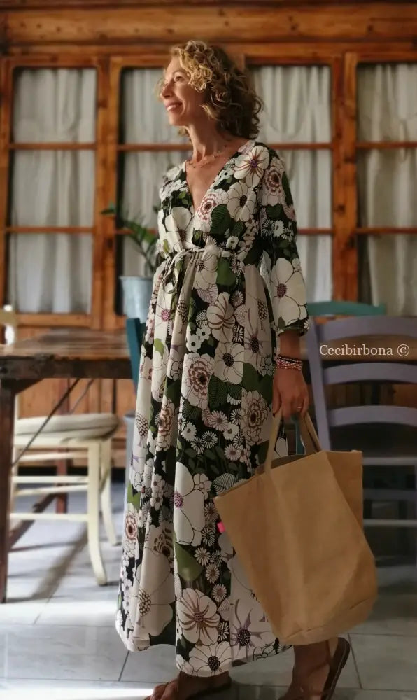 Abito con maniche in tessuto a fiori (Ref. 122) abito donna