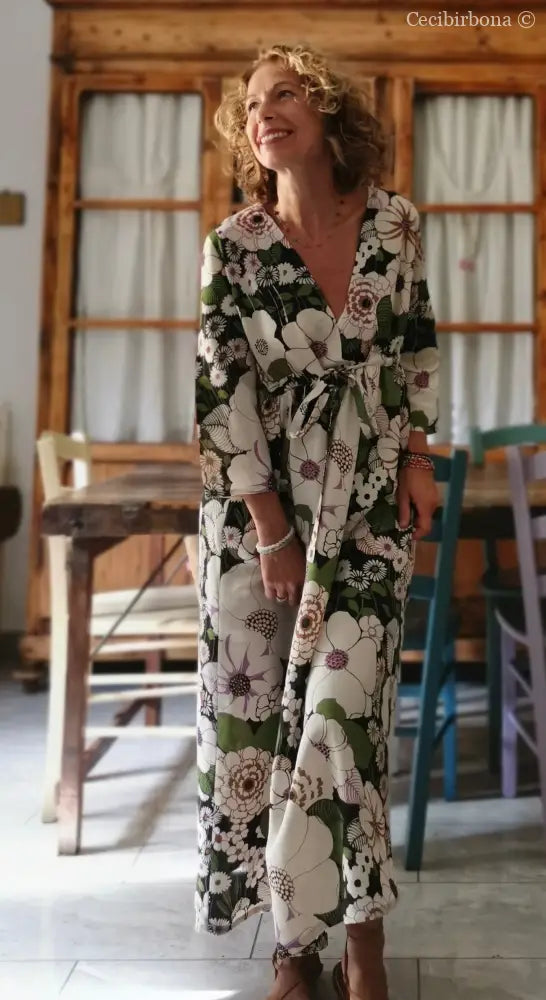 Abito con maniche in tessuto a fiori (Ref. 122) abito donna