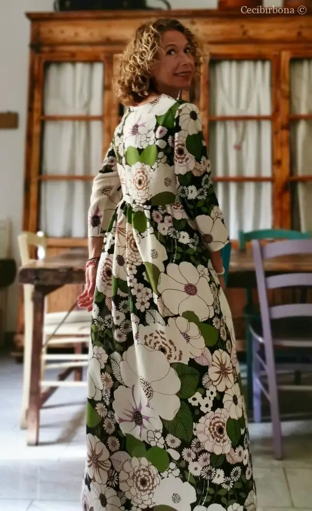 Abito con maniche in tessuto a fiori (Ref. 122) abito donna