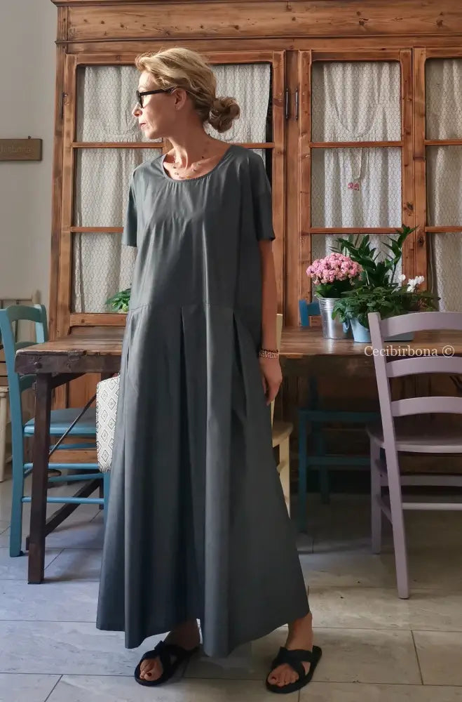 Abito grigio con pieghe e mezze maniche (Ref. 174) abito donna
