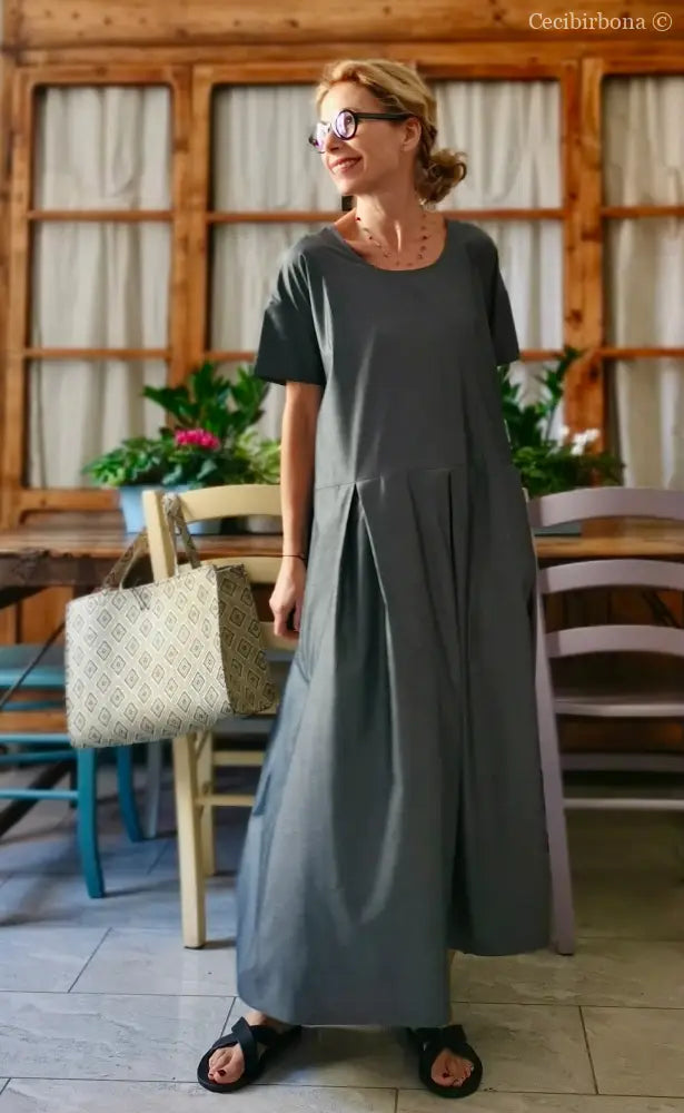 Abito grigio con pieghe e mezze maniche (Ref. 174) abito donna