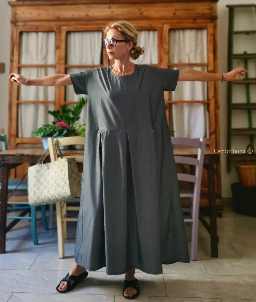 Abito grigio con pieghe e mezze maniche (Ref. 174) abito donna