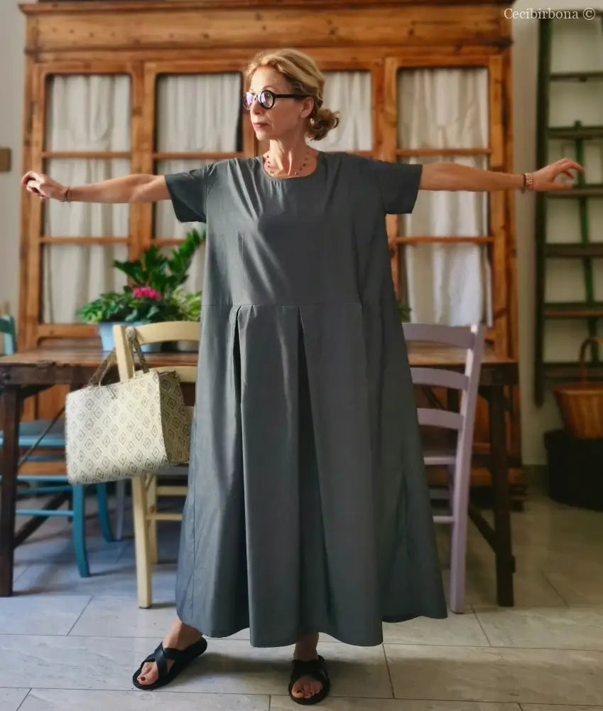 Abito grigio con pieghe e mezze maniche (Ref. 174) abito donna