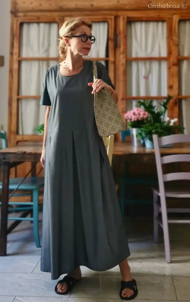 Abito grigio con pieghe e mezze maniche (Ref. 174) abito donna