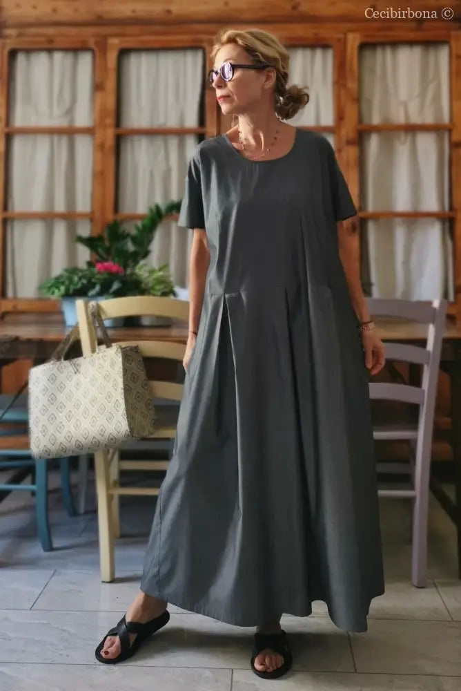 Abito grigio con pieghe e mezze maniche (Ref. 174) abito donna