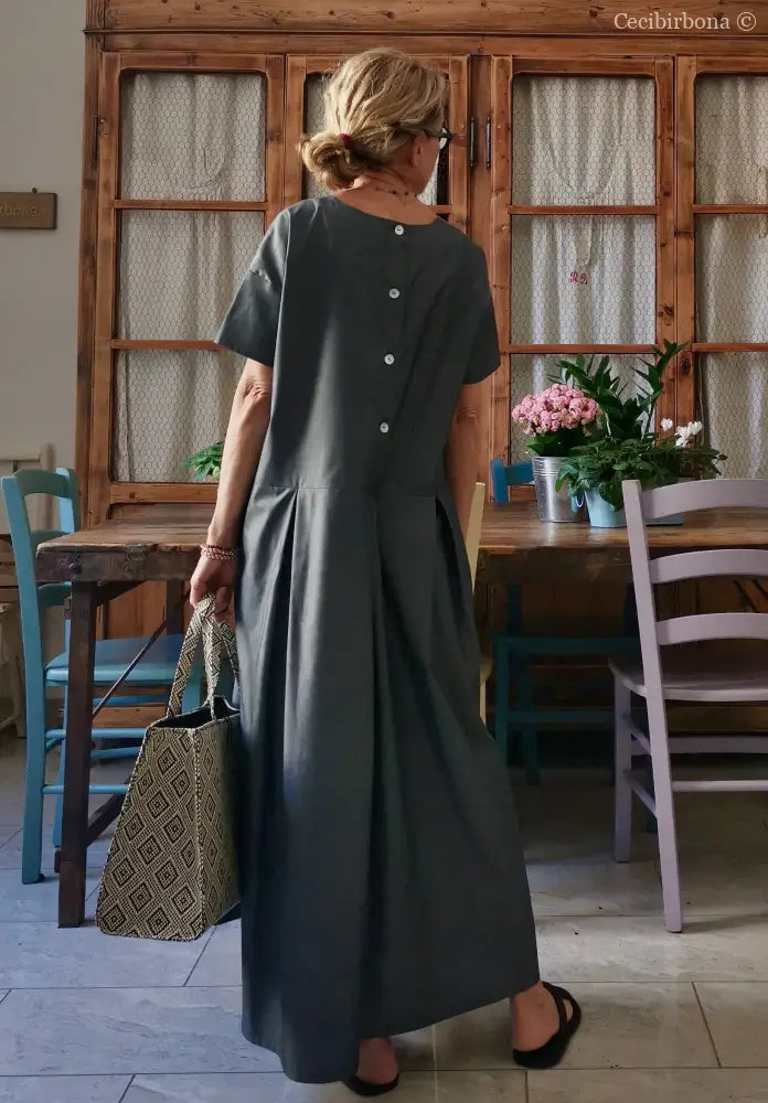 Abito grigio con pieghe e mezze maniche (Ref. 174) abito donna