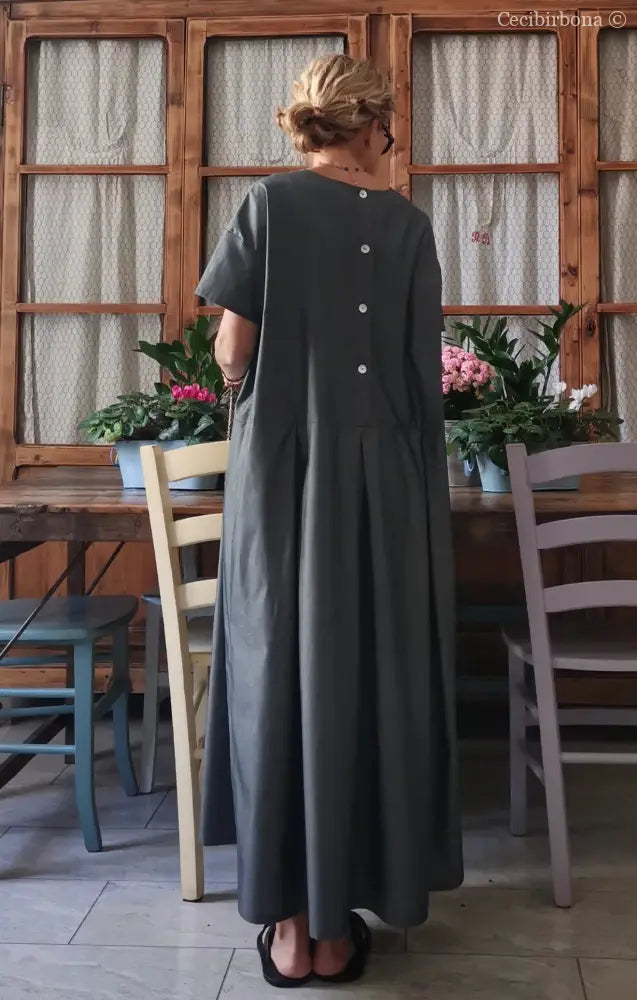 Abito grigio con pieghe e mezze maniche (Ref. 174) abito donna