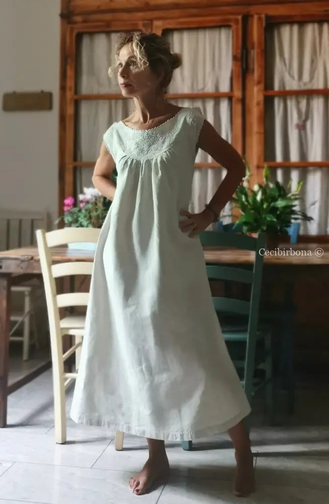 Abito in lino antico senza maniche “Corredo di Angiolina” abito donna