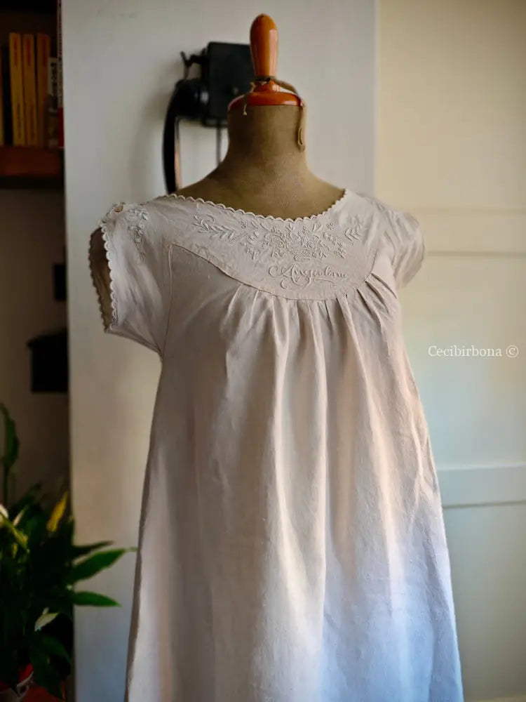 Abito in lino antico senza maniche “Corredo di Angiolina” abito donna