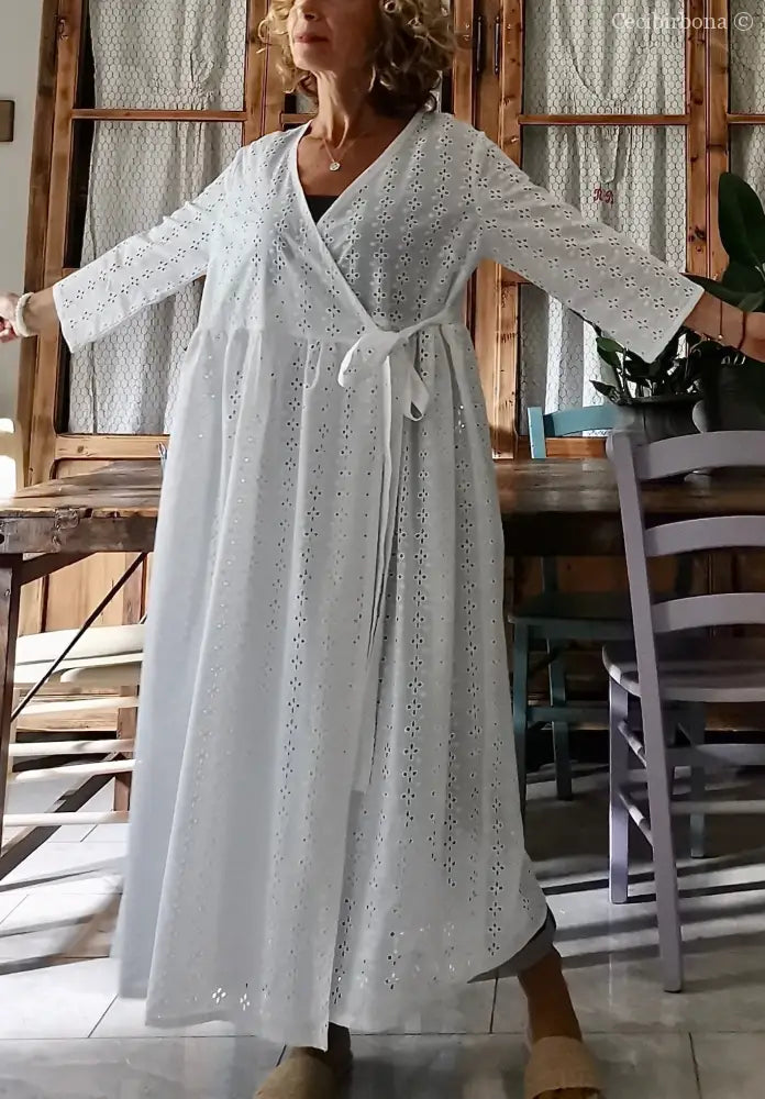 Abito incrociato in sangallo di cotone con maniche (Ref. 115) abito donna