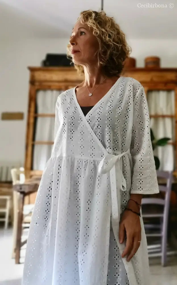 Abito incrociato in sangallo di cotone con maniche (Ref. 115) abito donna