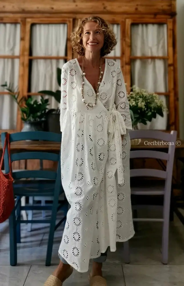 Abito incrociato in sangallo di cotone con maniche (Ref. 125) abito donna