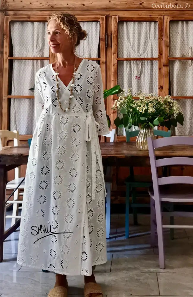 Abito incrociato in sangallo di cotone con maniche (Ref. 125) abito donna